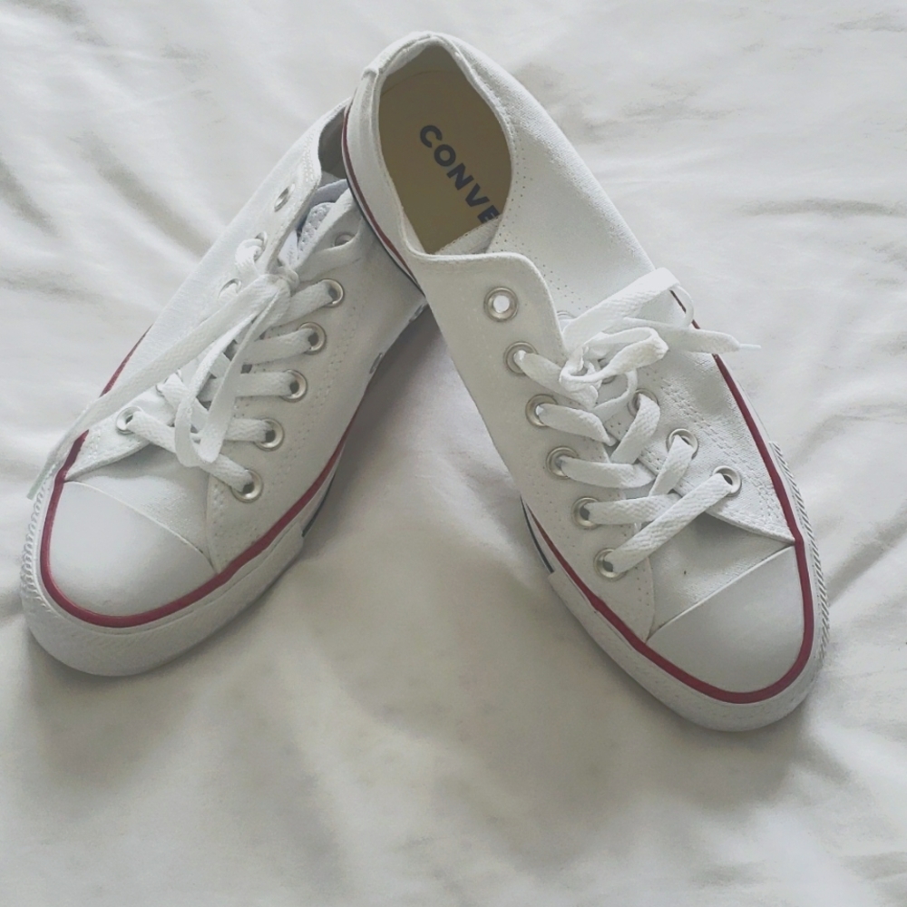 NWT white converse all stars (chucks)